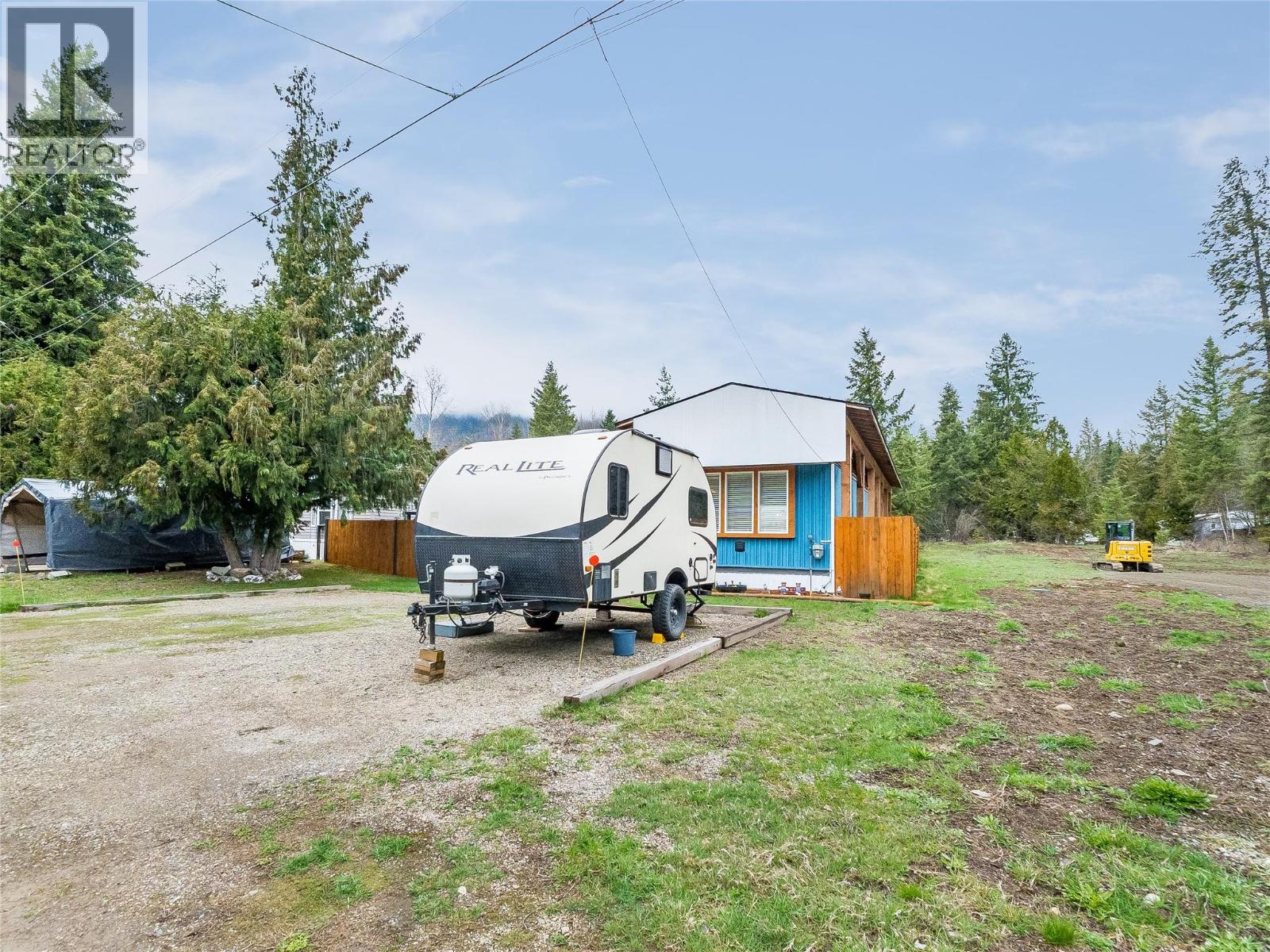 #8 916 AIRPORT ROAD - 41