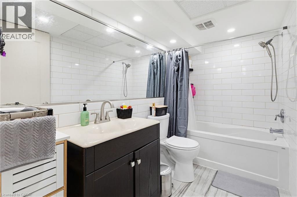 32 BELAIR Drive - 25