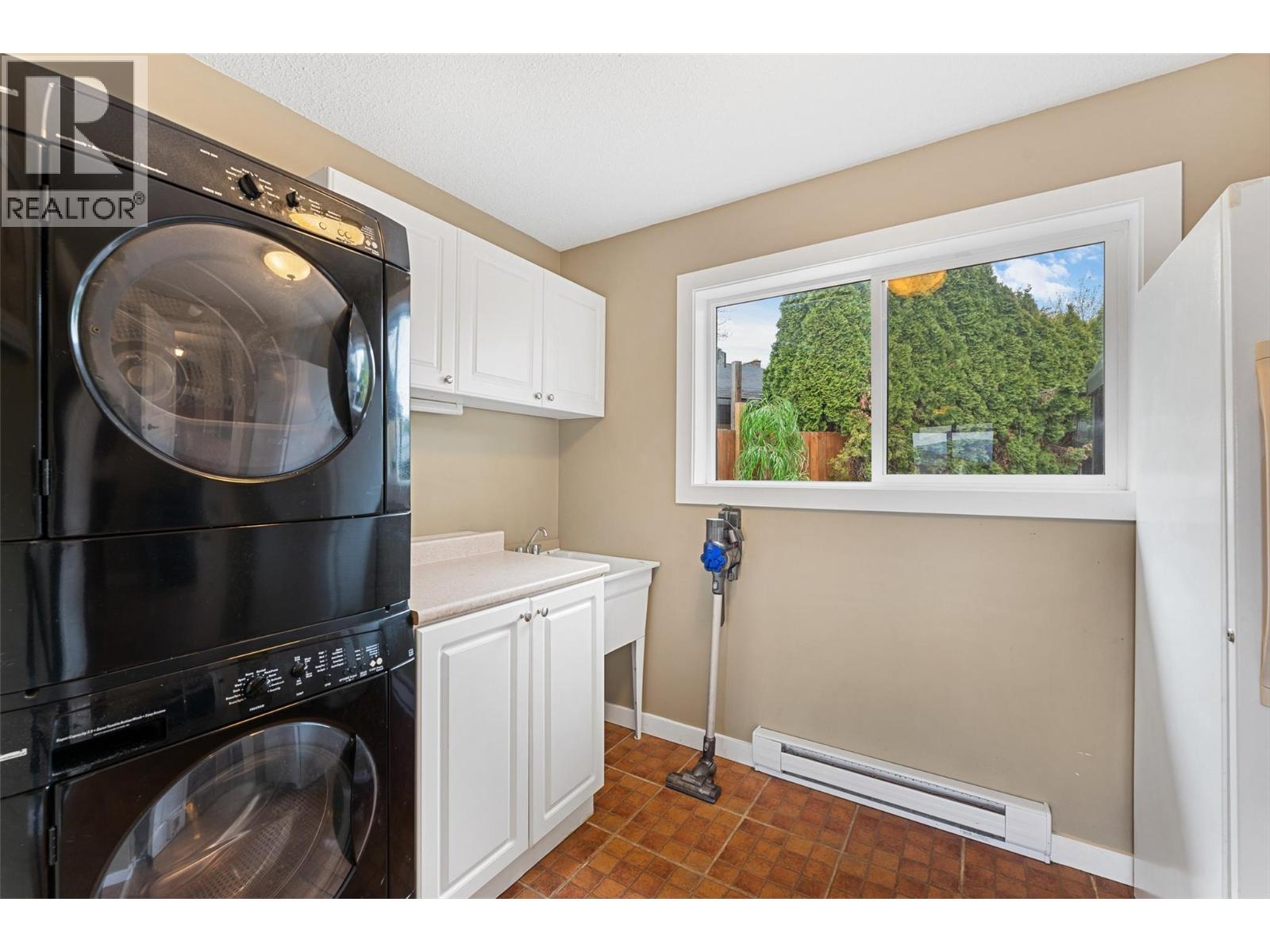 10679 Sherman Drive, Lake Country