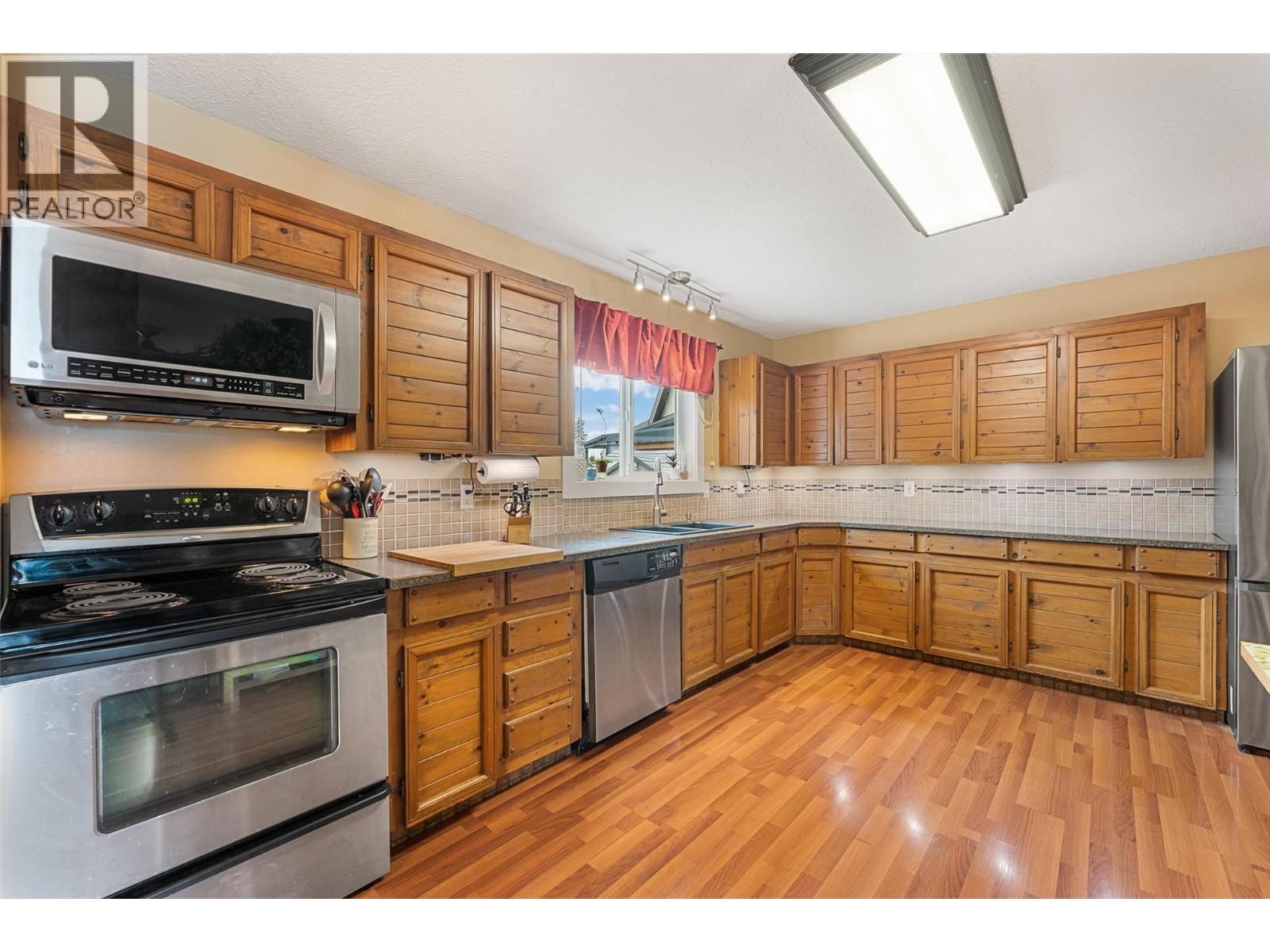 10679 Sherman Drive, Lake Country