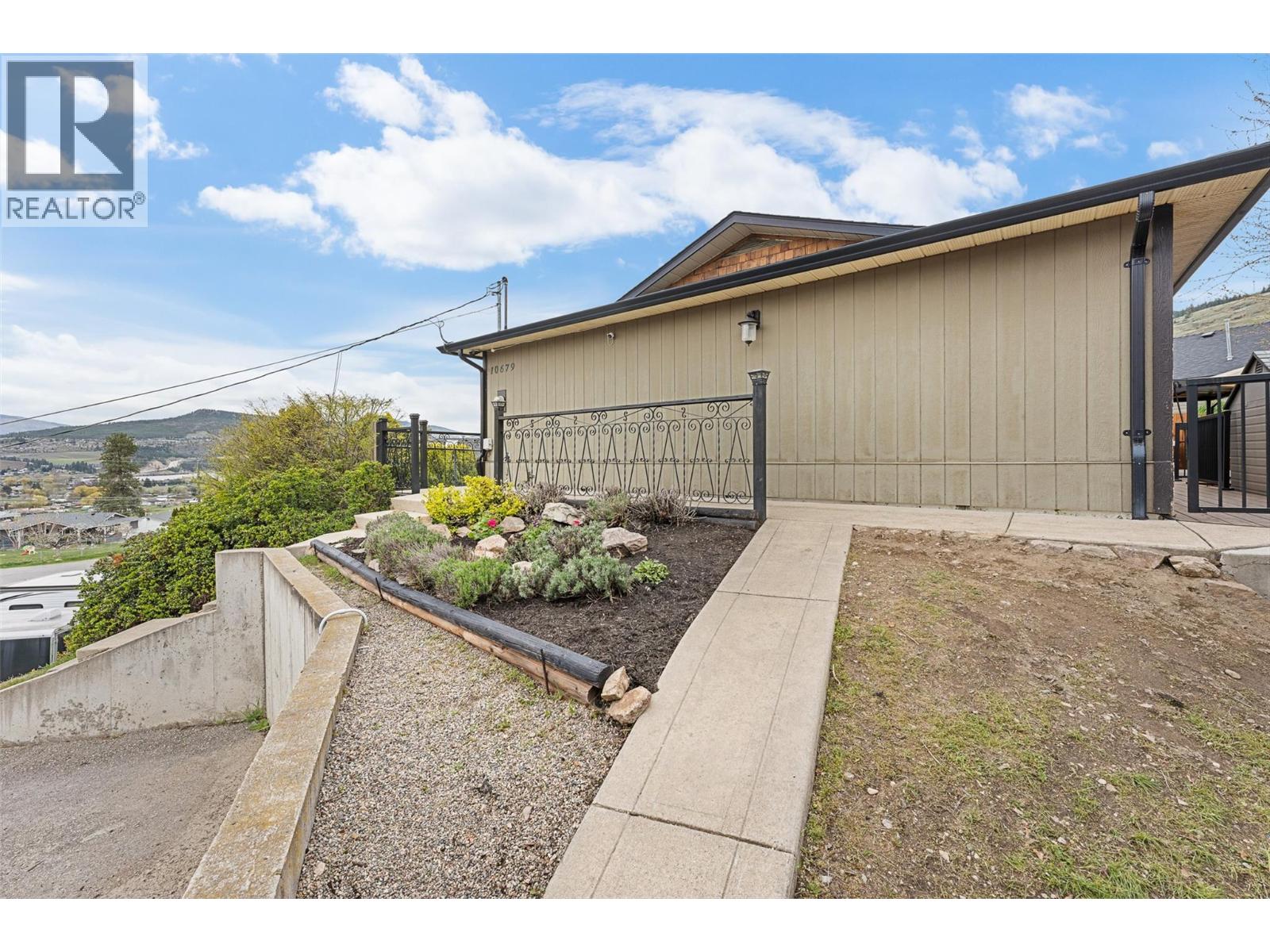 10679 Sherman Drive, Lake Country