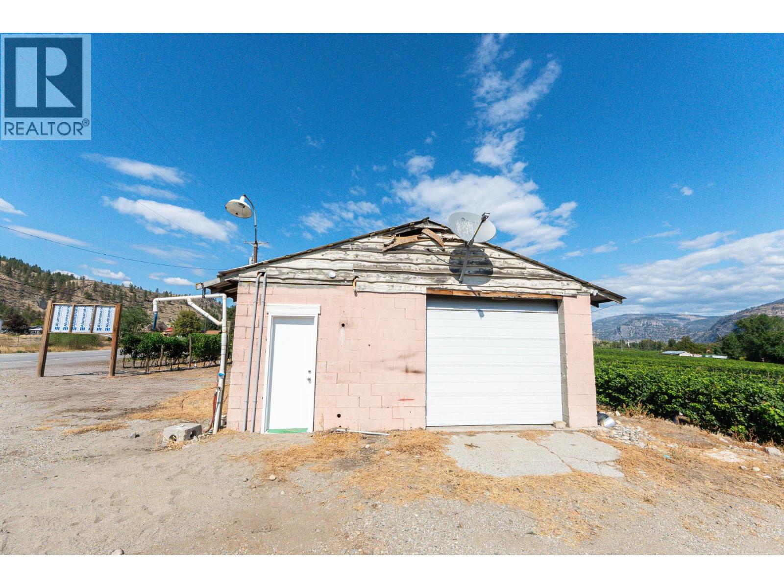 7337 Highway 97, Oliver