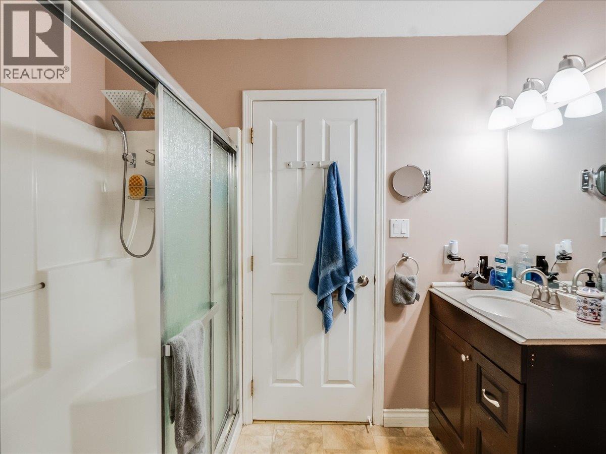 #38 2210 COLUMBIA Avenue - 29