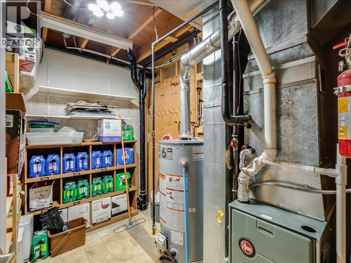 #38 2210 COLUMBIA AVENUE - 37