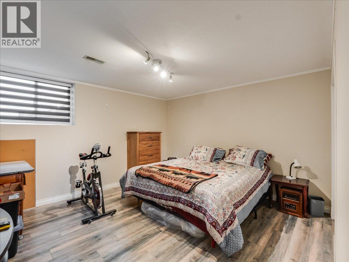 #38 2210 COLUMBIA AVENUE - 34