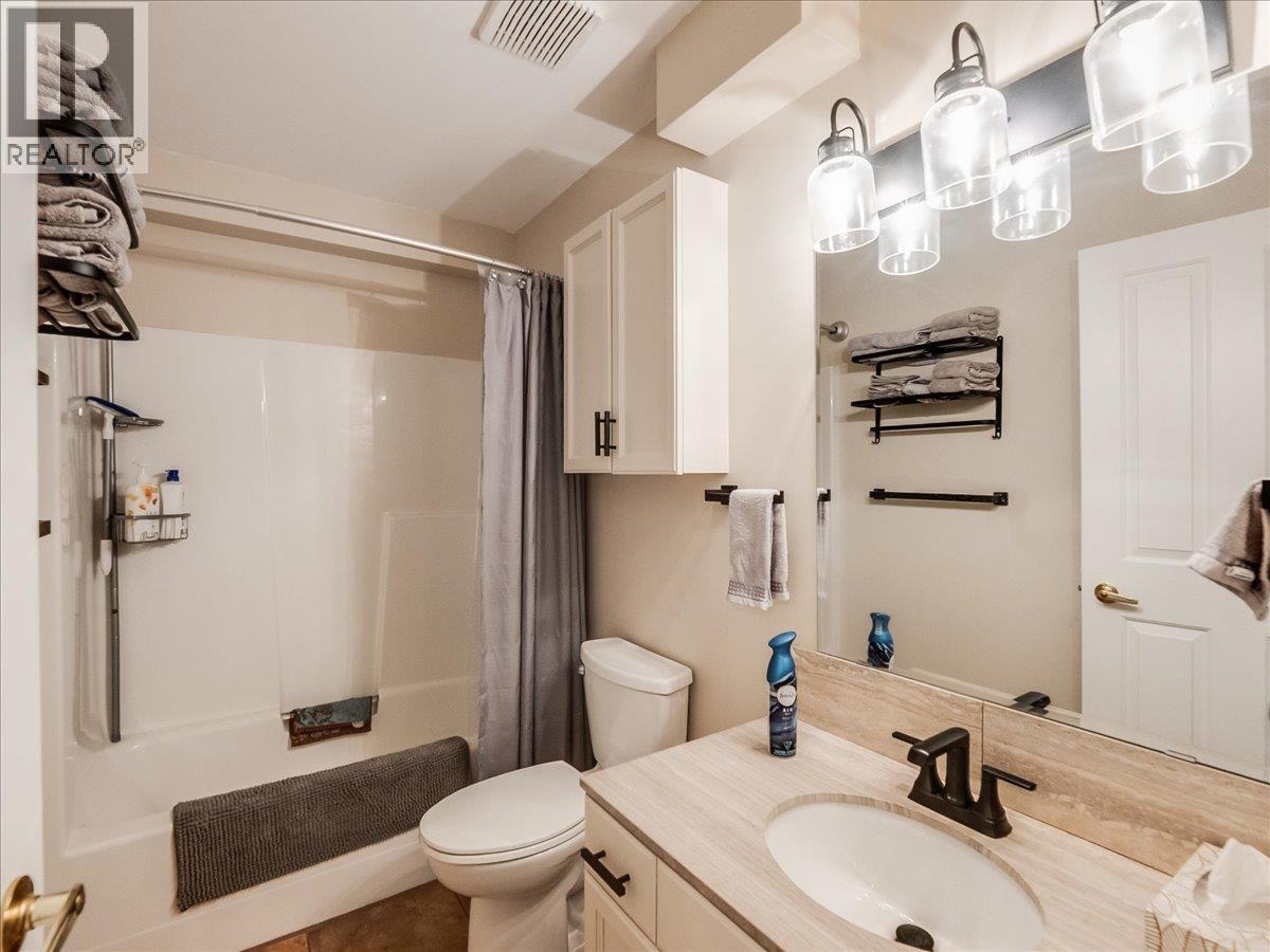 #38 2210 COLUMBIA Avenue - 28