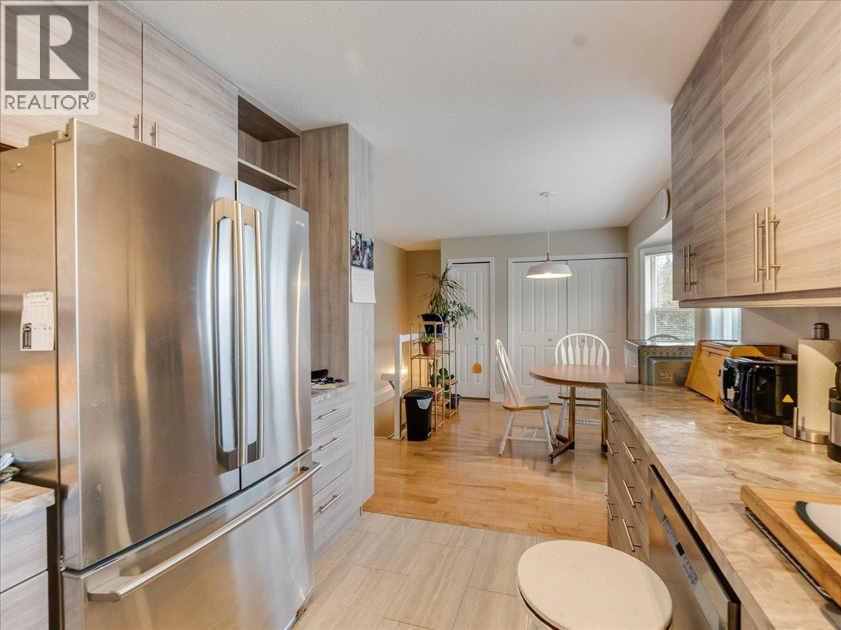 #38 2210 COLUMBIA AVENUE - 12