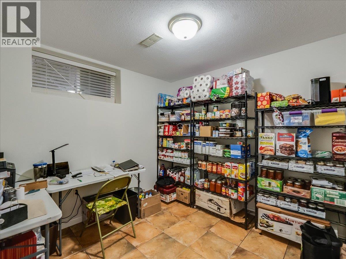 #38 2210 COLUMBIA Avenue - 32
