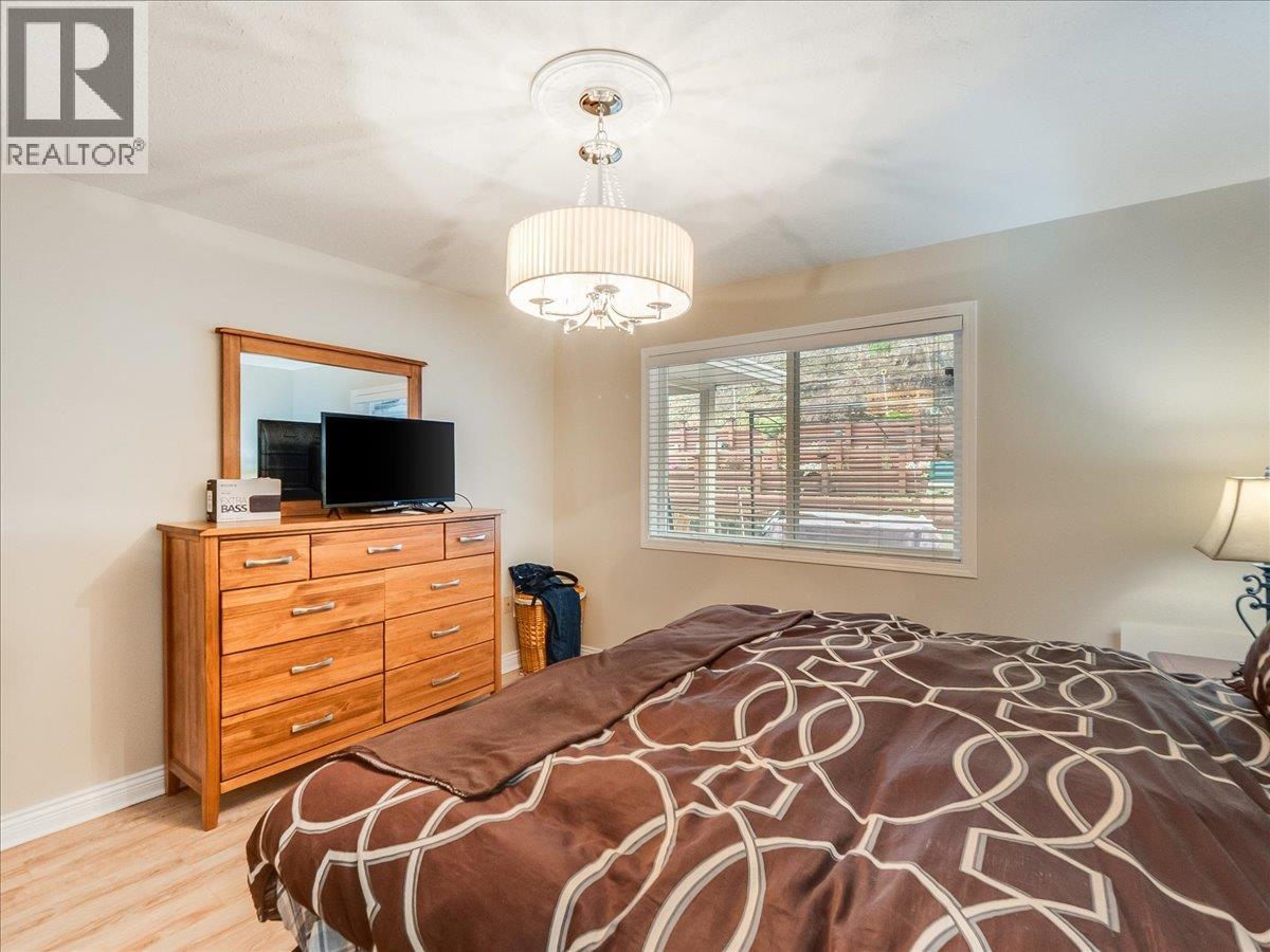 #38 2210 COLUMBIA Avenue - 25