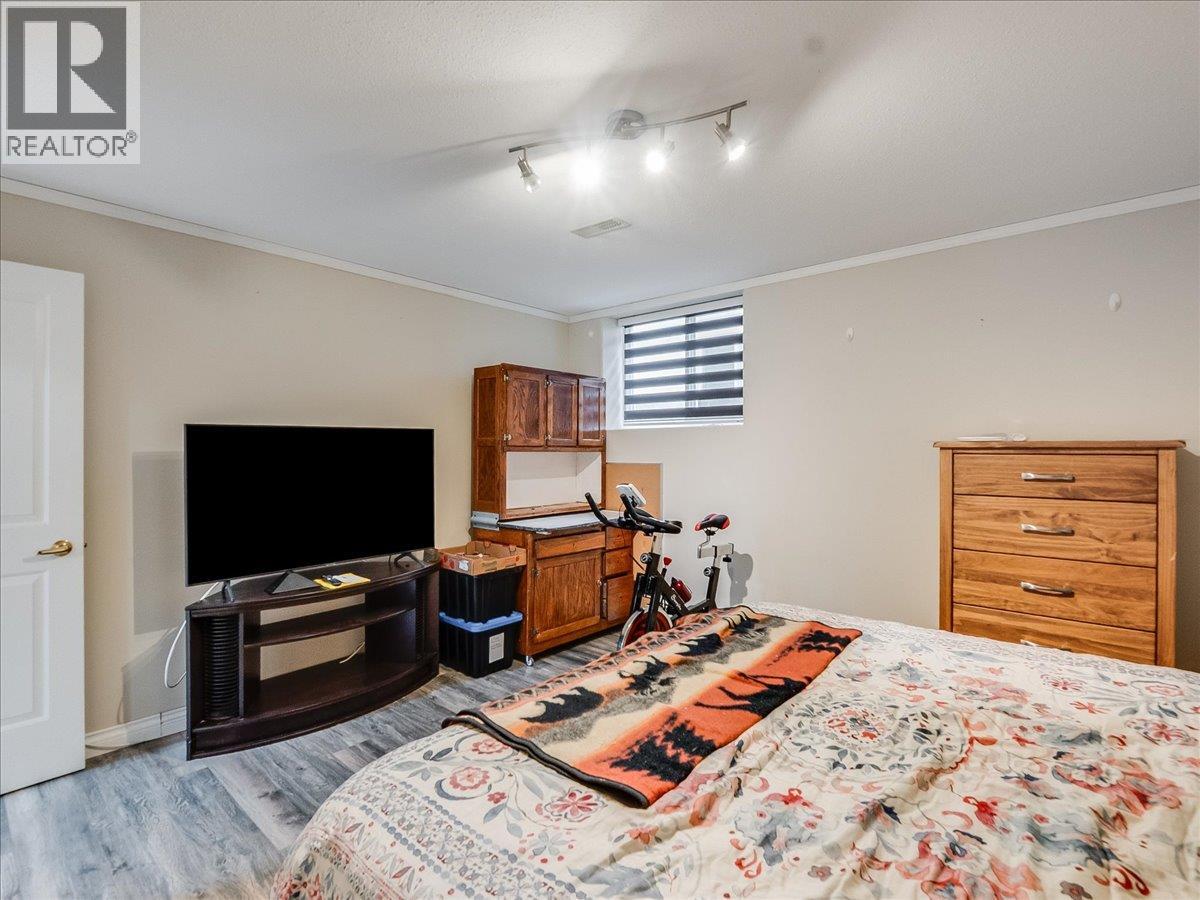 #38 2210 COLUMBIA Avenue - 35