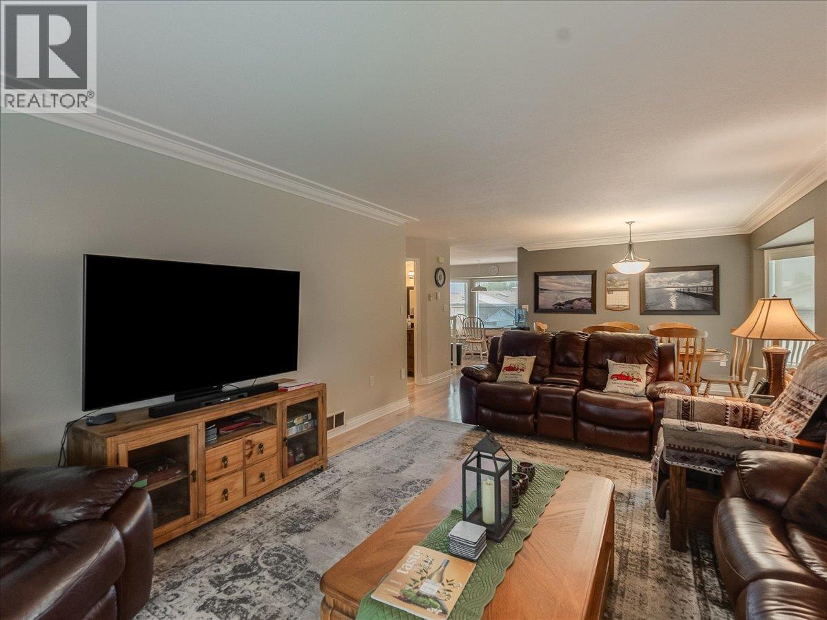 #38 2210 COLUMBIA Avenue - 17