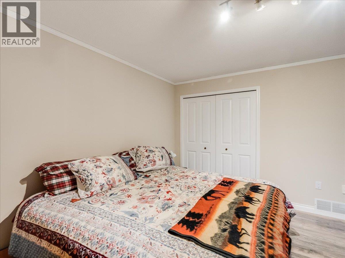 #38 2210 COLUMBIA AVENUE - 36