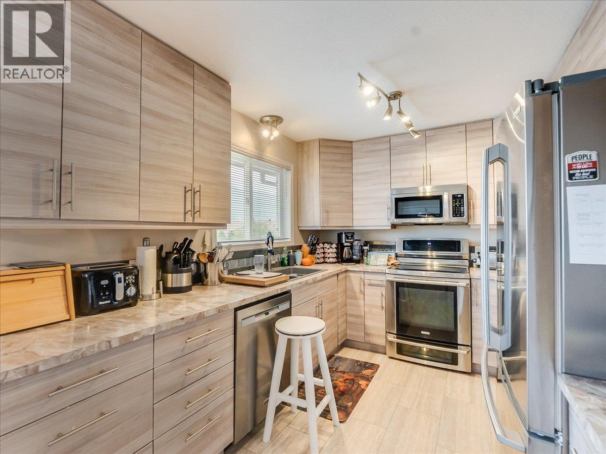 #38 2210 COLUMBIA AVENUE - 6