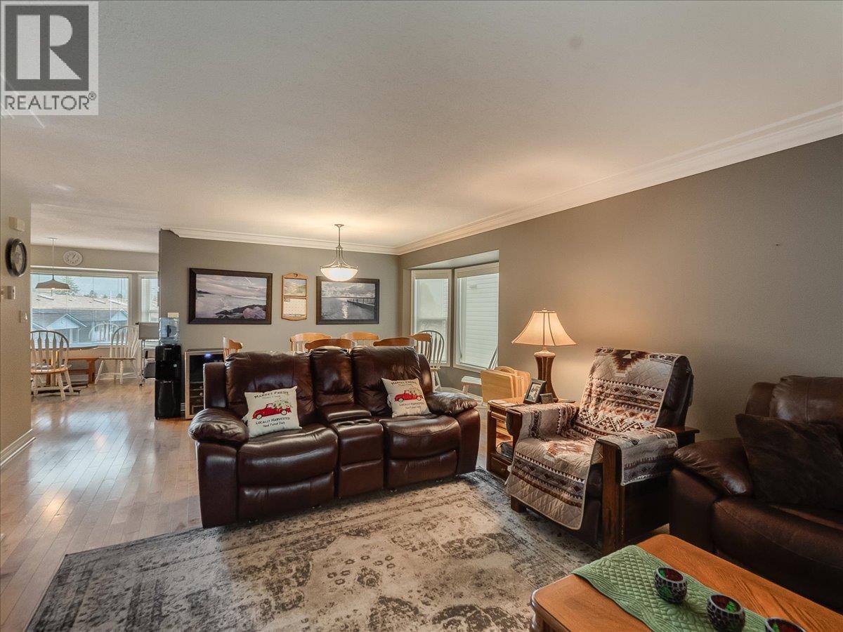 #38 2210 COLUMBIA AVENUE - 18