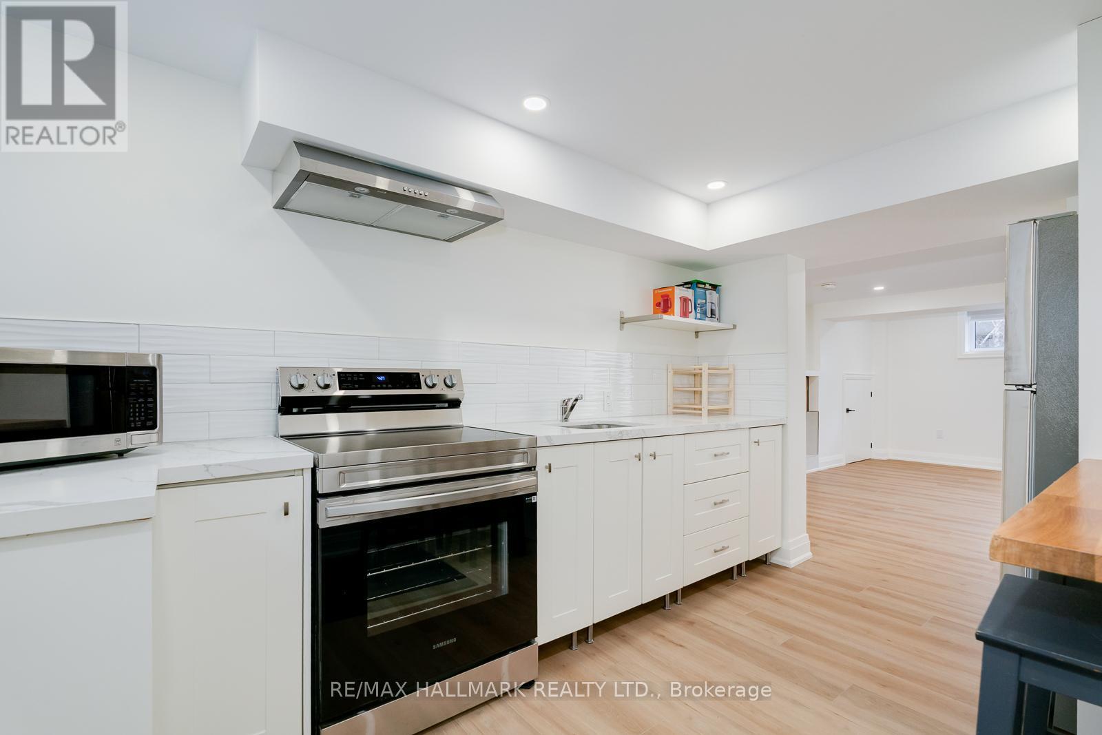 BASEMENT BACHELOR UNIT - 69 SEARLE AVENUE