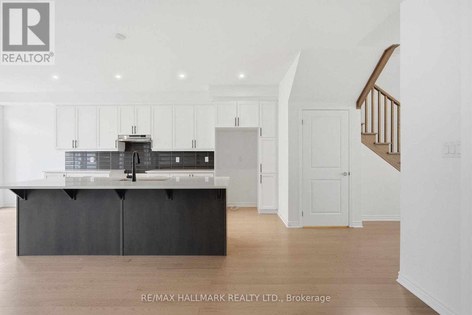 602 NEWLOVE STREET - 10
