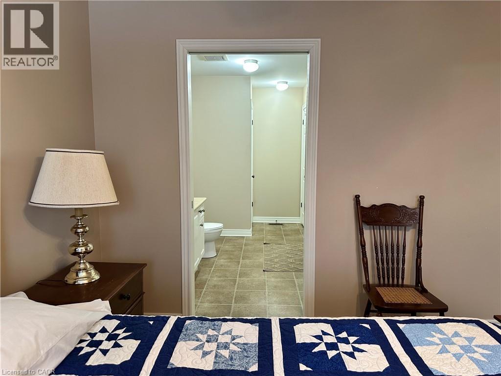 154 FOREST Street E - 21