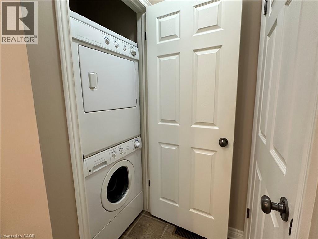 154 FOREST Street E - 23