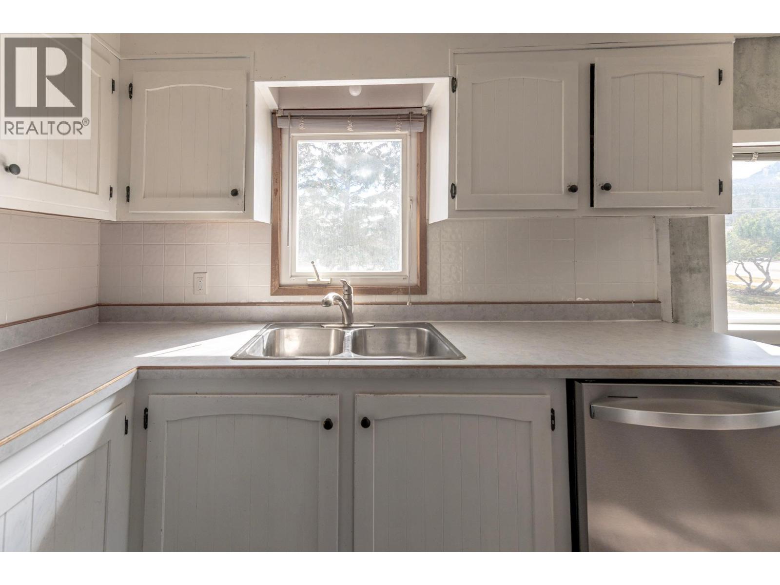 4771 BAILLIE GROHMAN Avenue, Canal Flats