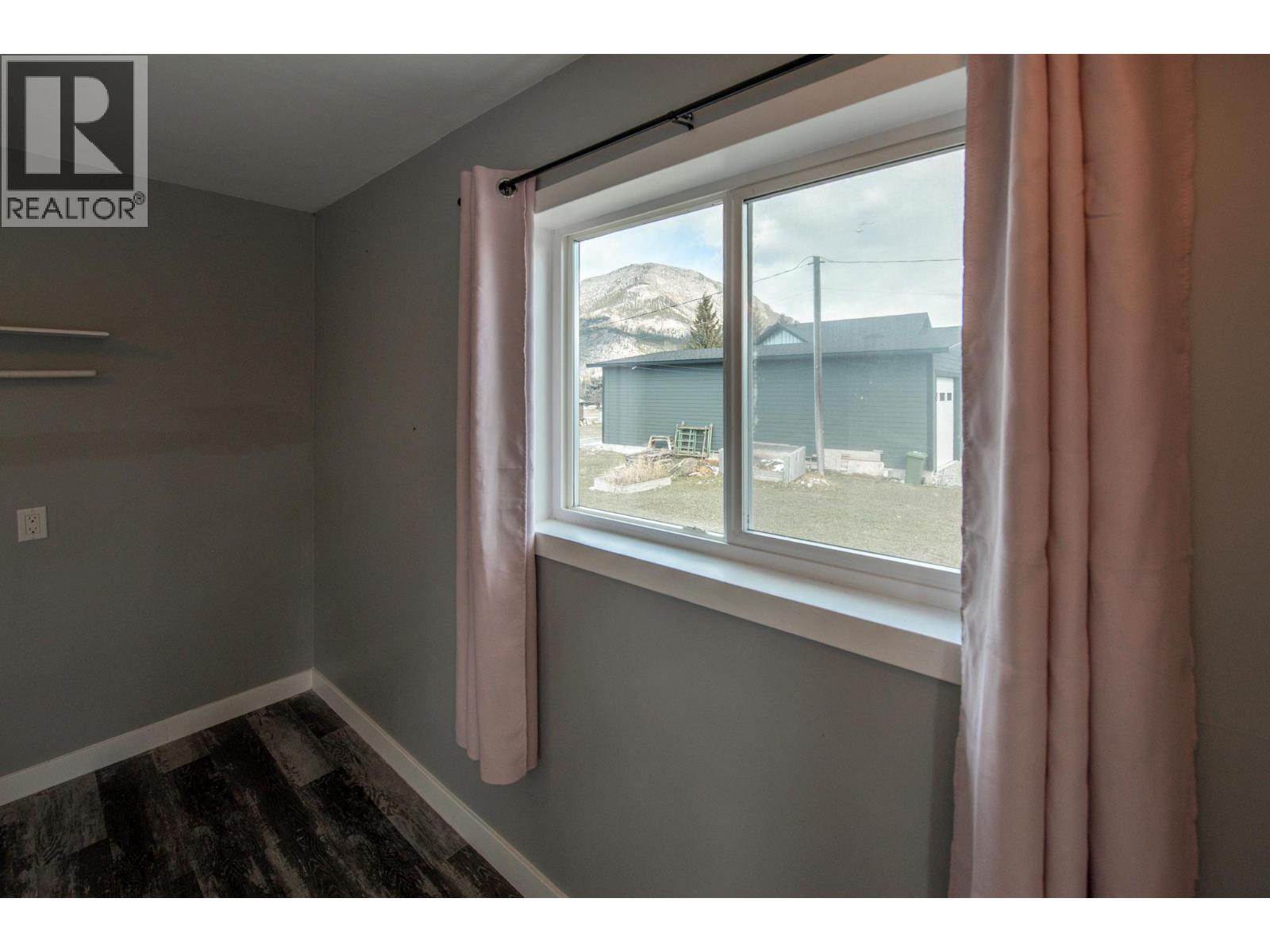 4771 BAILLIE GROHMAN Avenue, Canal Flats