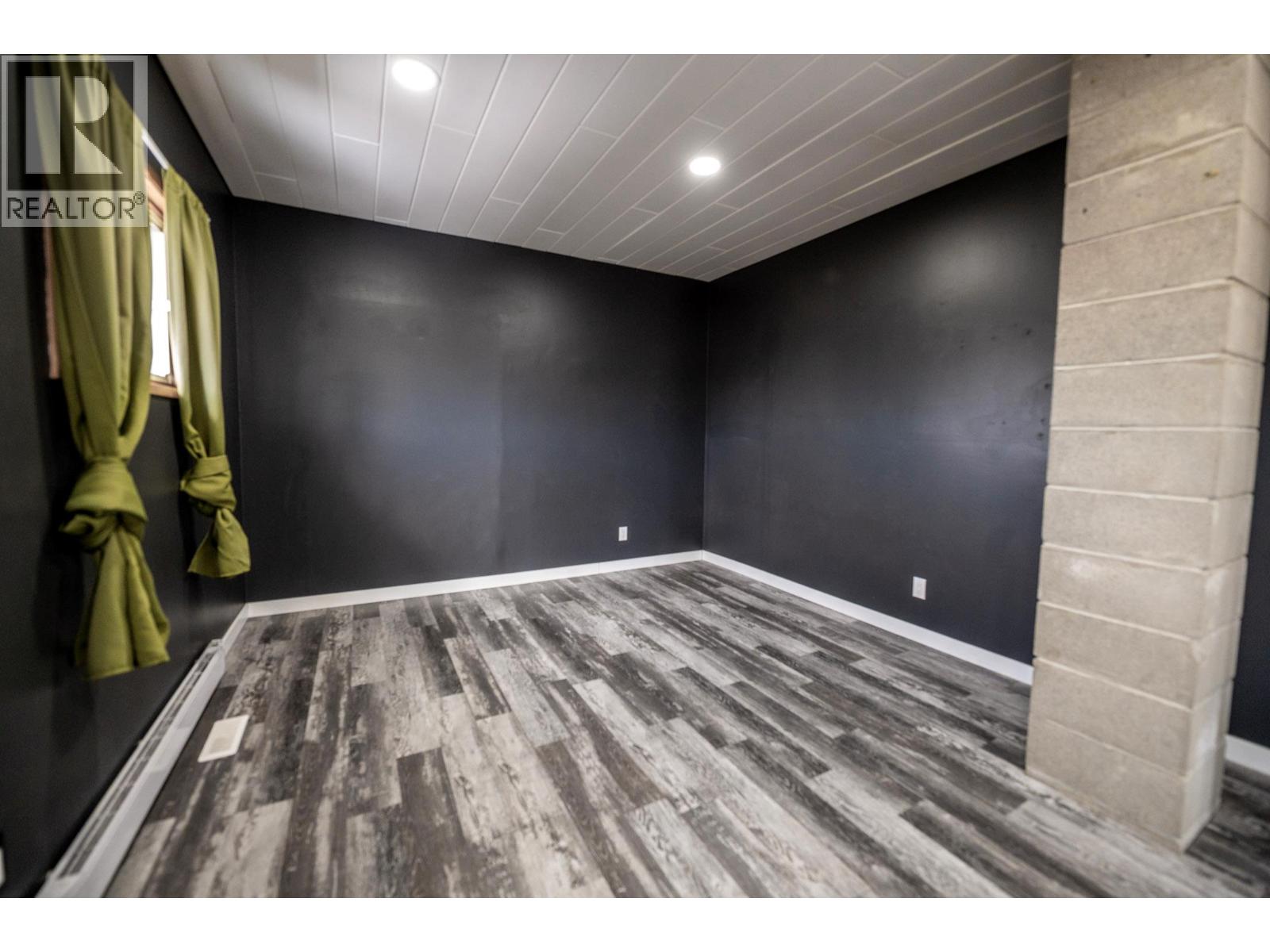 4771 BAILLIE GROHMAN Avenue, Canal Flats