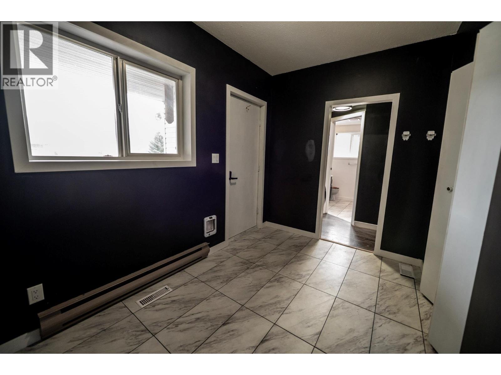 4771 BAILLIE GROHMAN Avenue, Canal Flats