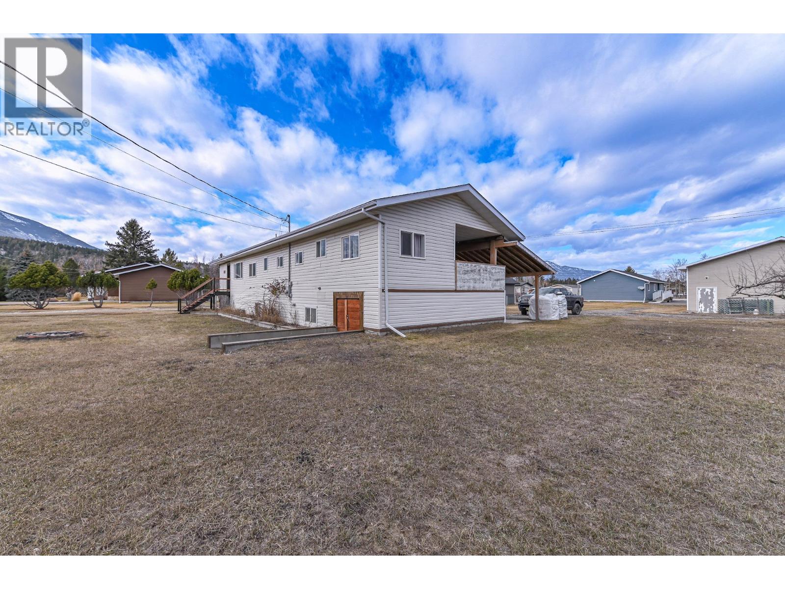 4771 BAILLIE GROHMAN Avenue, Canal Flats