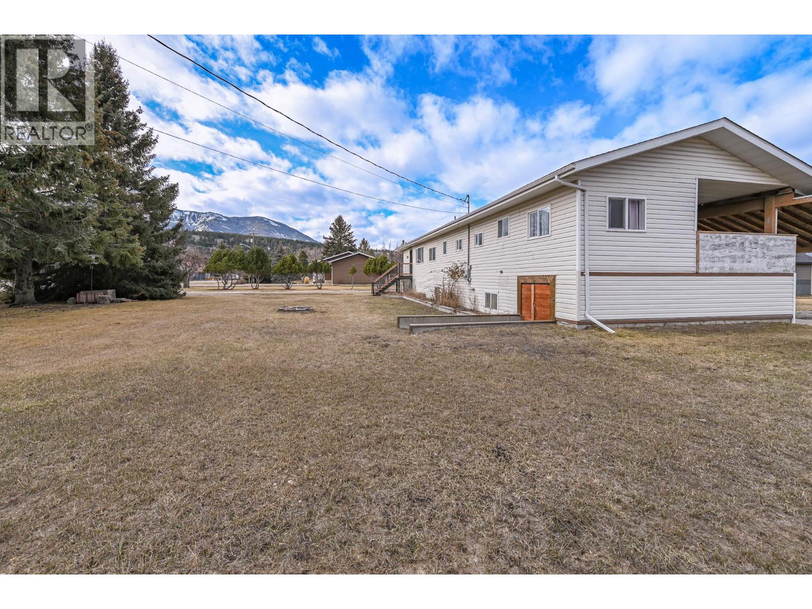 4771 BAILLIE GROHMAN Avenue, Canal Flats