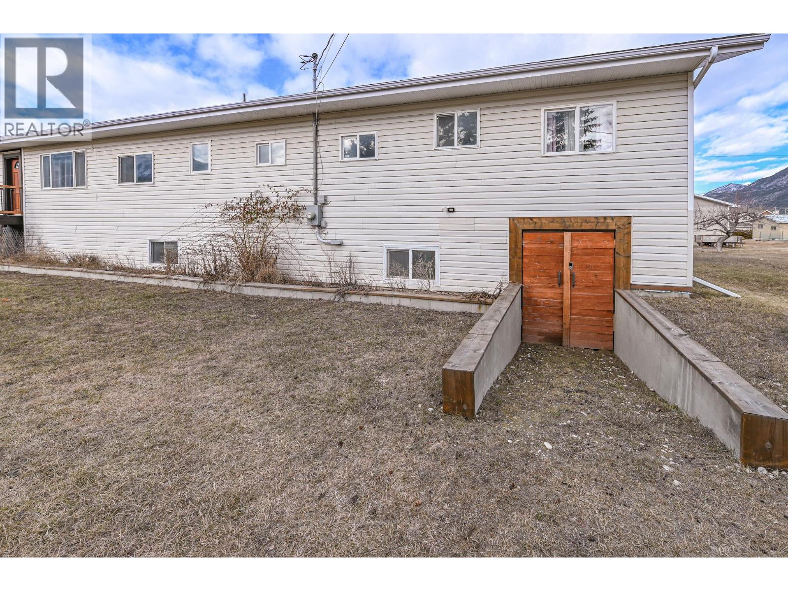 4771 BAILLIE GROHMAN Avenue, Canal Flats