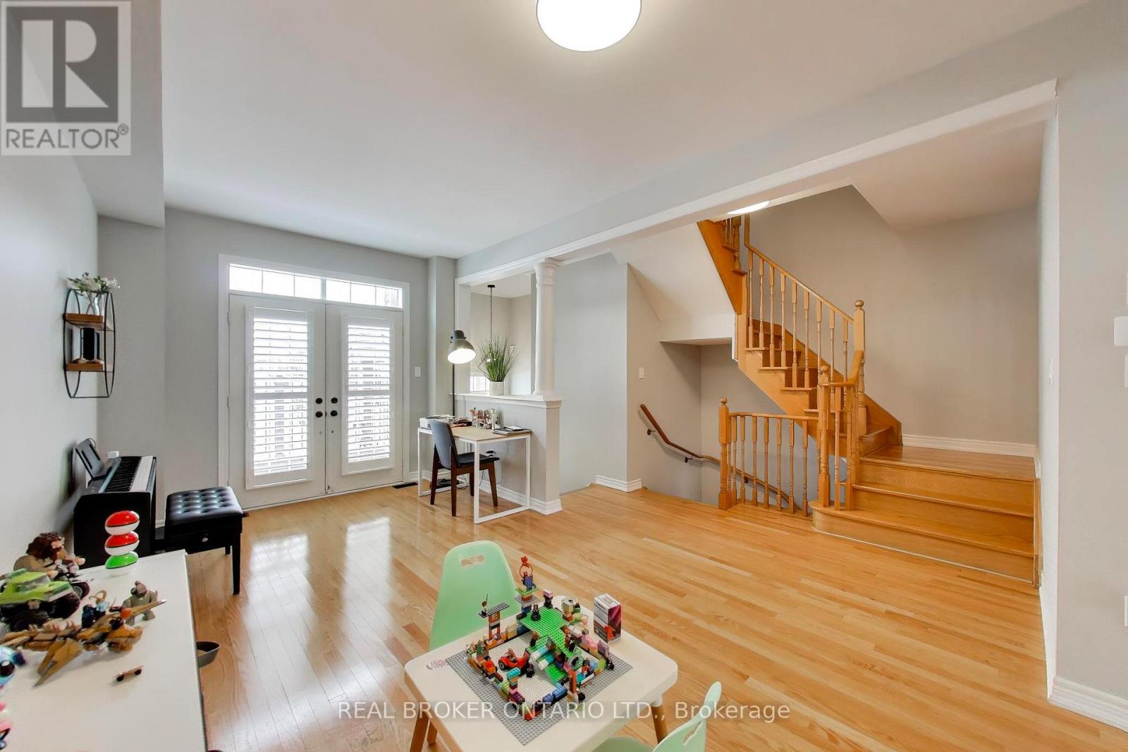60 MARY CHAPMAN BOULEVARD — photo 8