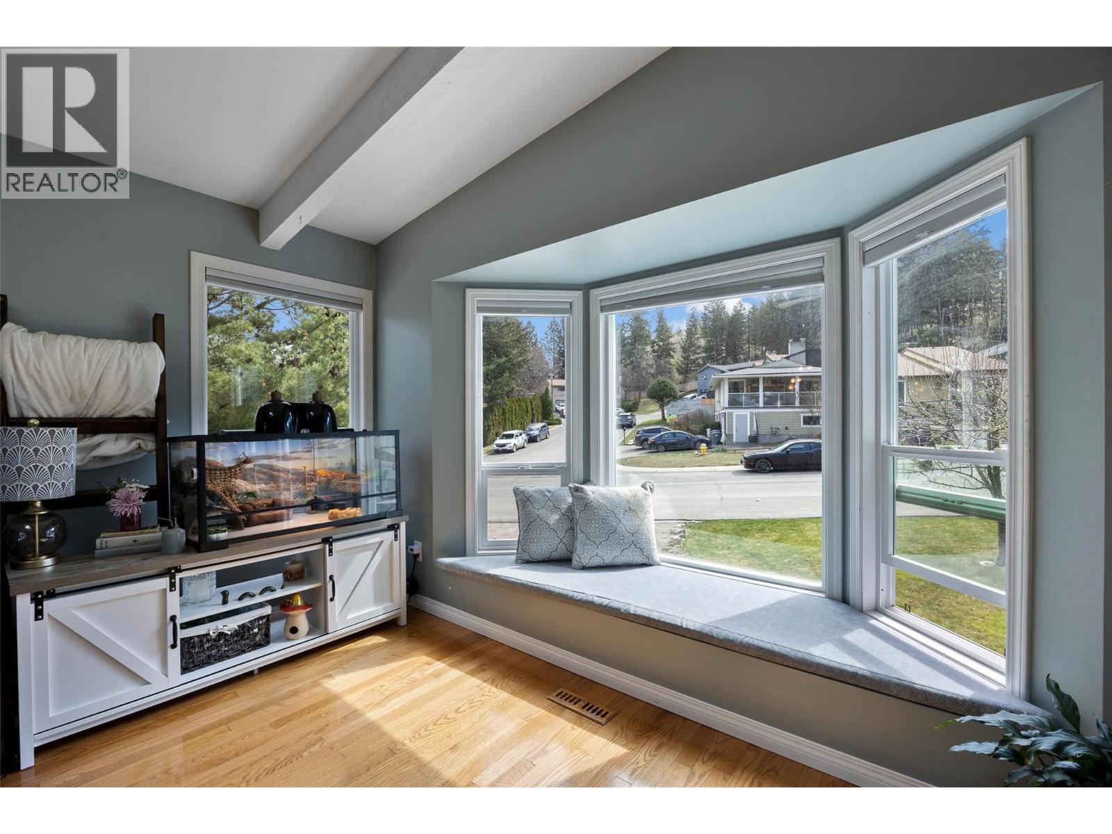 606 GLENEAGLES DRIVE - 9