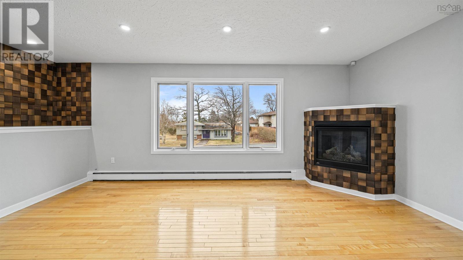 Property 8 of 49 of 1 Kingfisher Crescent