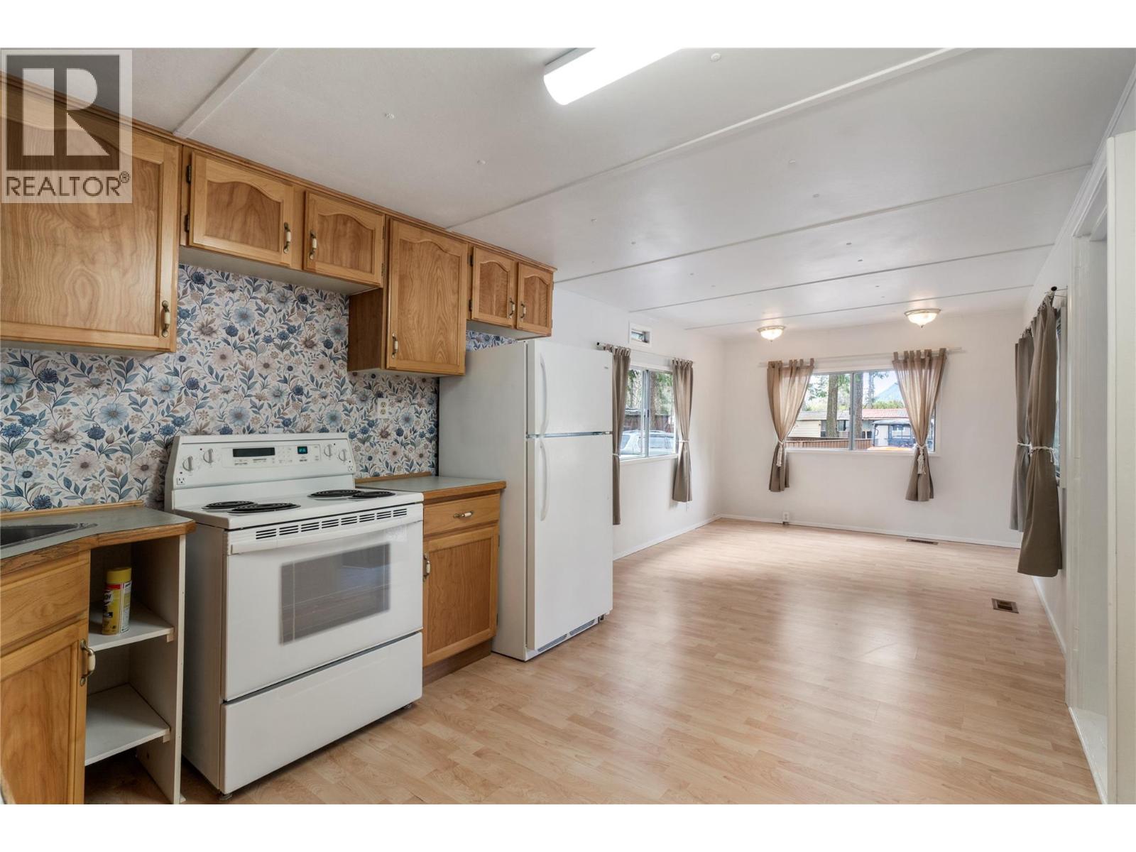 #10 6670 TRANS CANADA HIGHWAY NE - 16