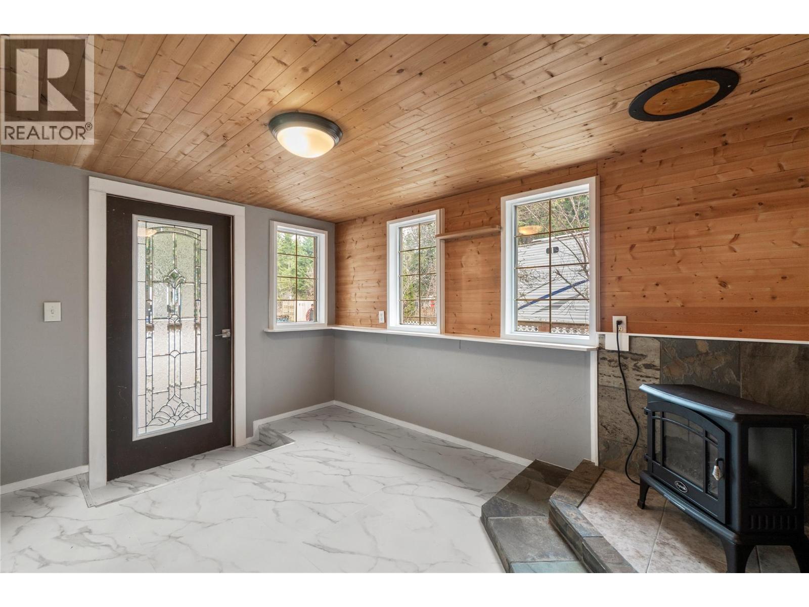 #10 6670 TRANS CANADA HIGHWAY NE - 6