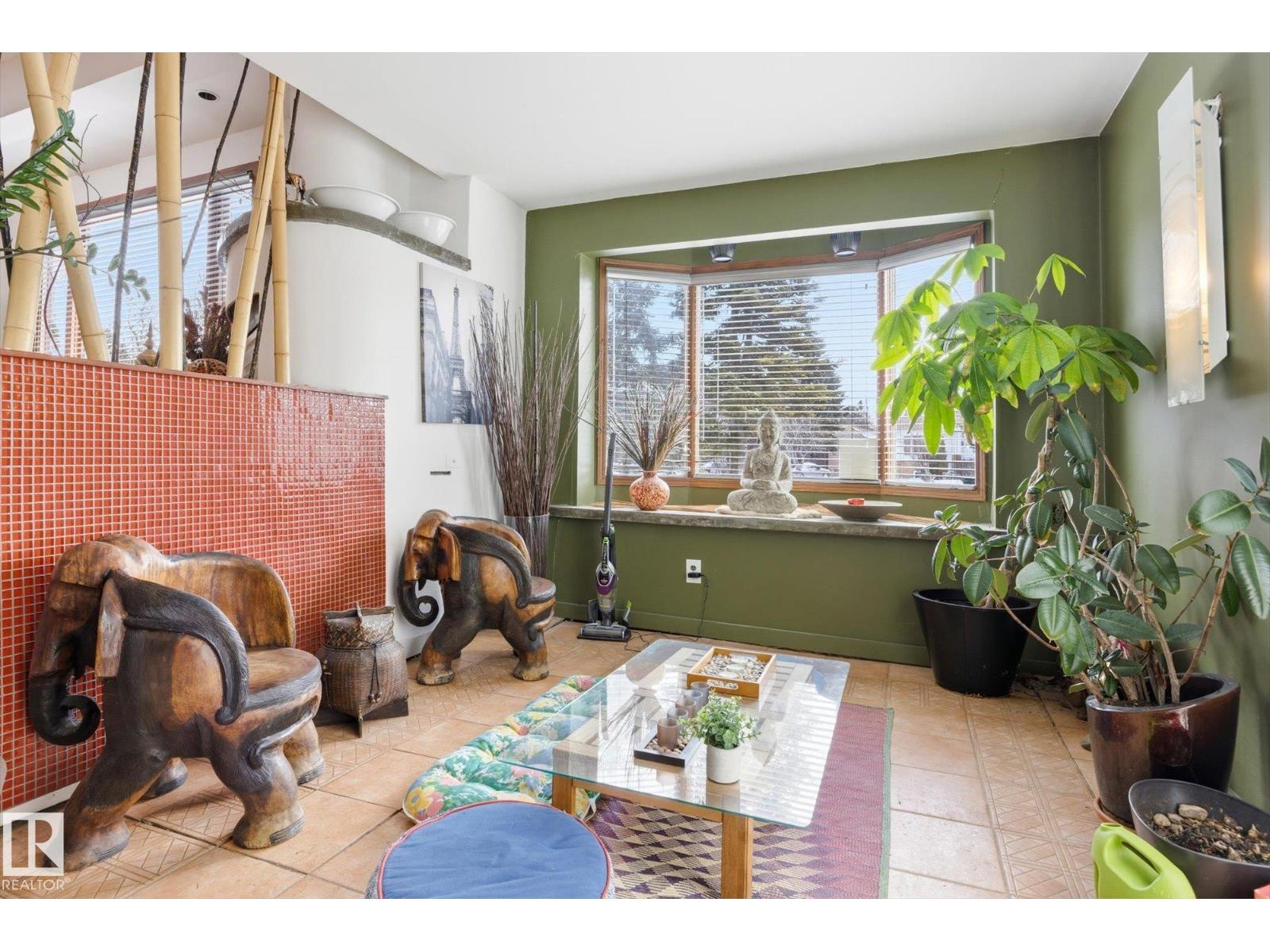 11026 110 AV NW - 21