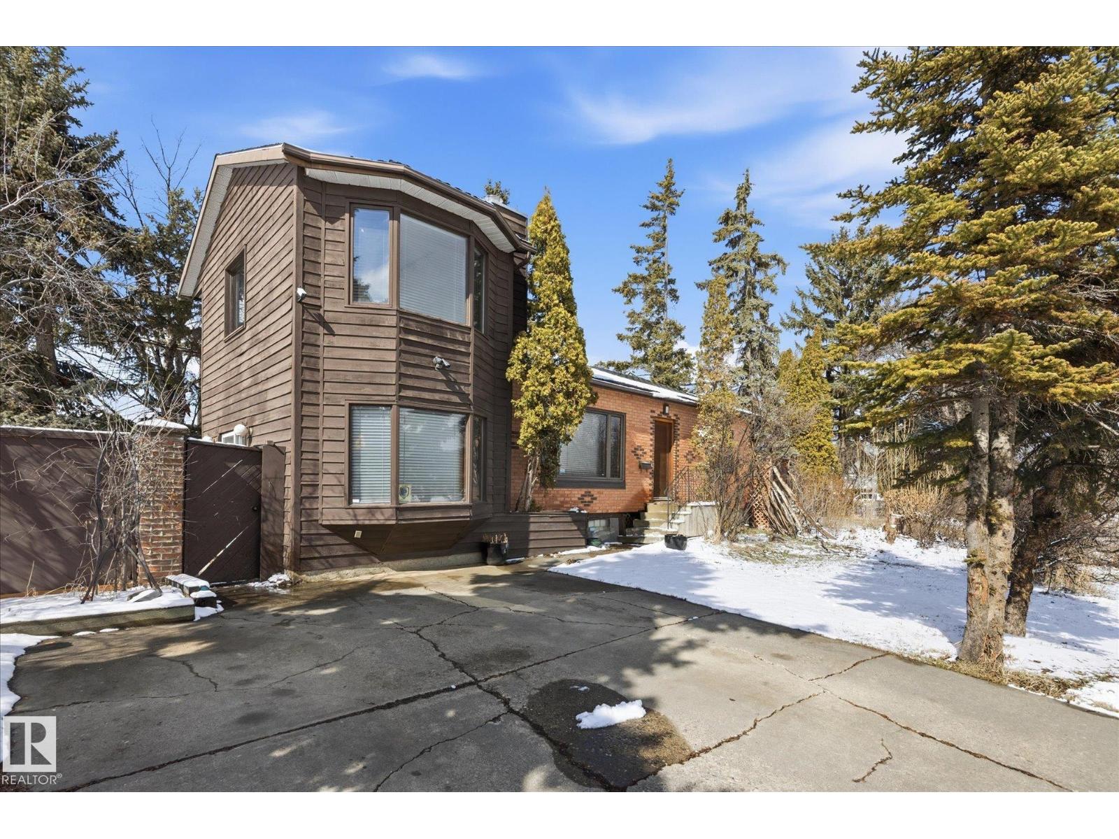 11026 110 AV NW - 3