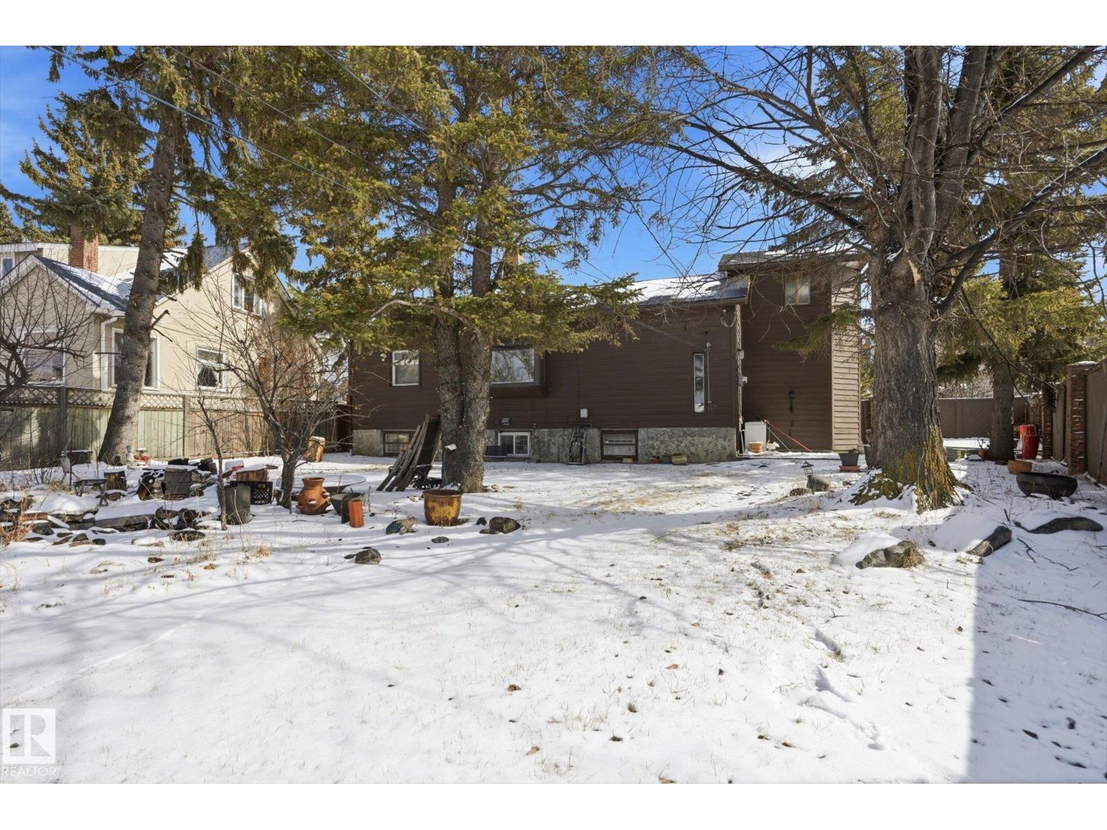 11026 110 AV NW - 32