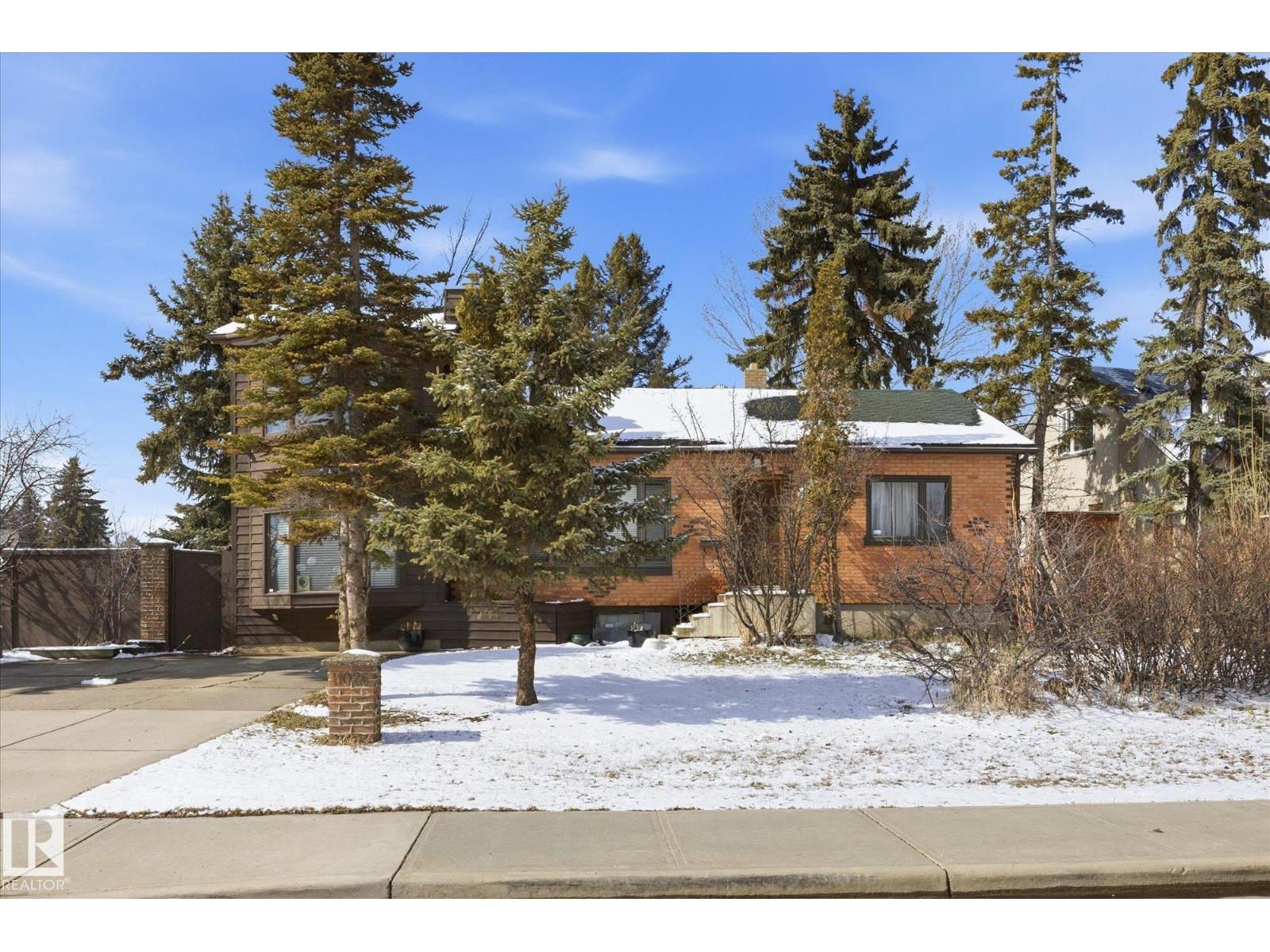 11026 110 AV NW - 5