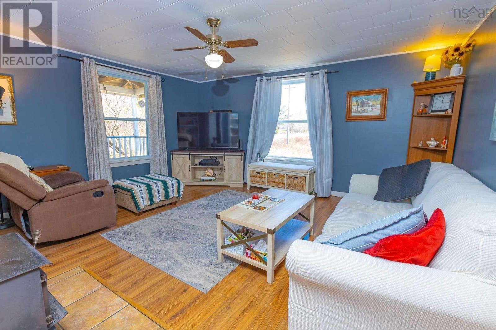 Property 8 of 21 of 2164 NS-340