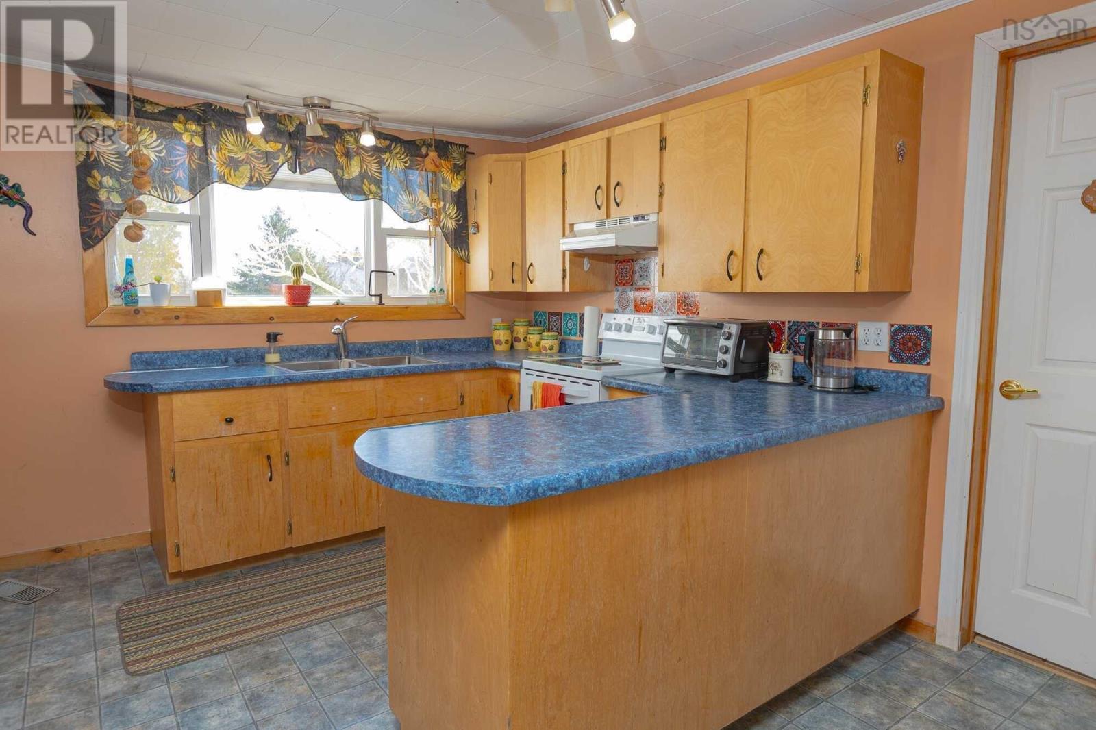 Property 4 of 21 of 2164 NS-340