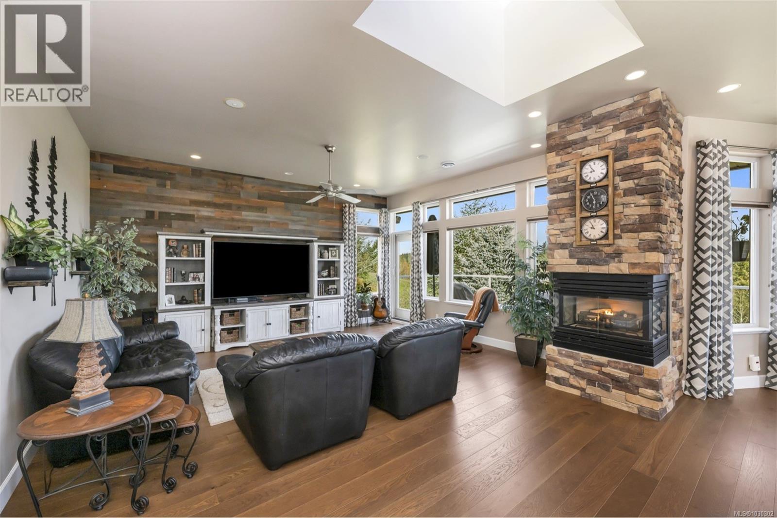 721 Country Club Dr - 8