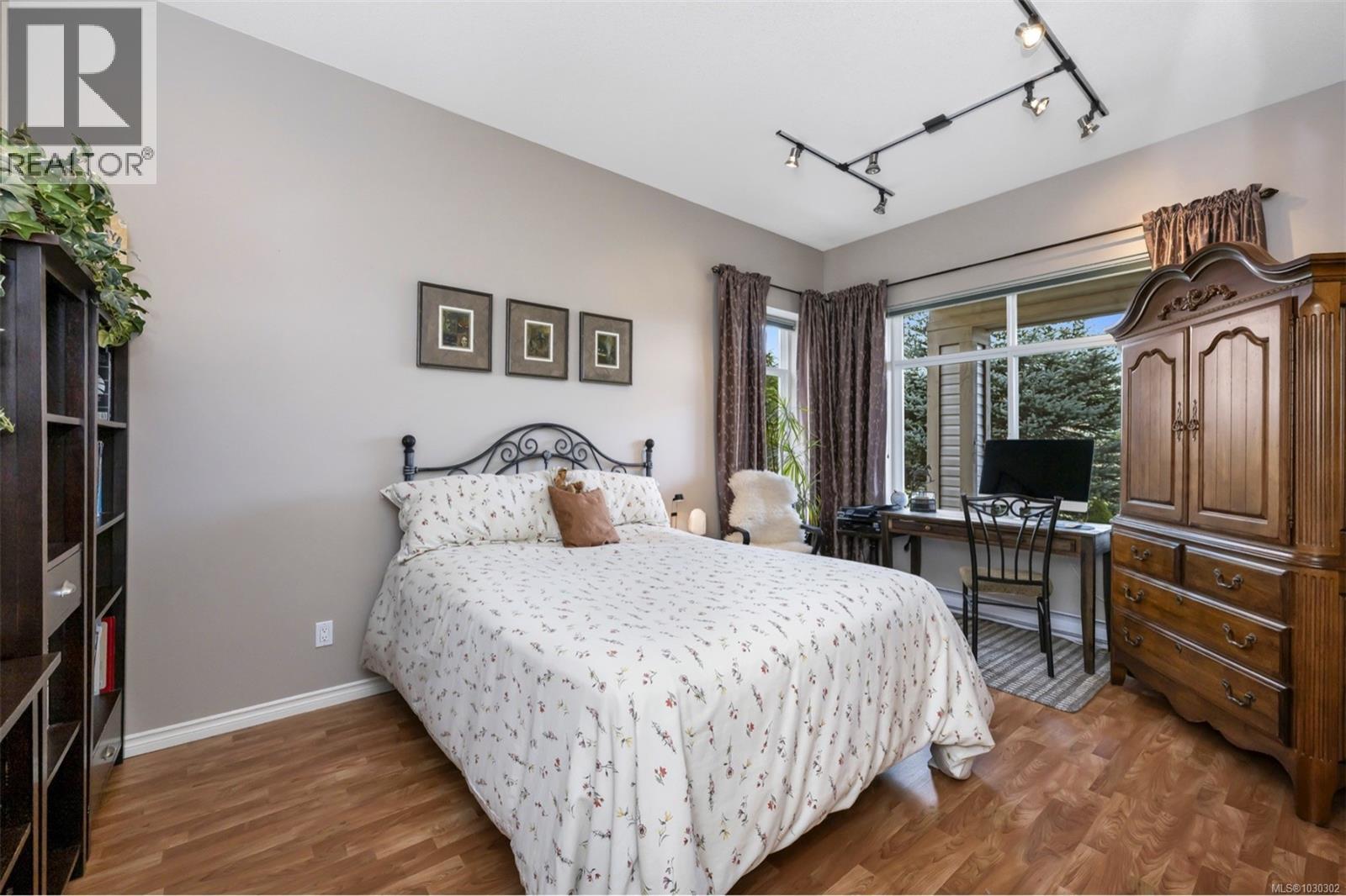 721 Country Club Dr - 42
