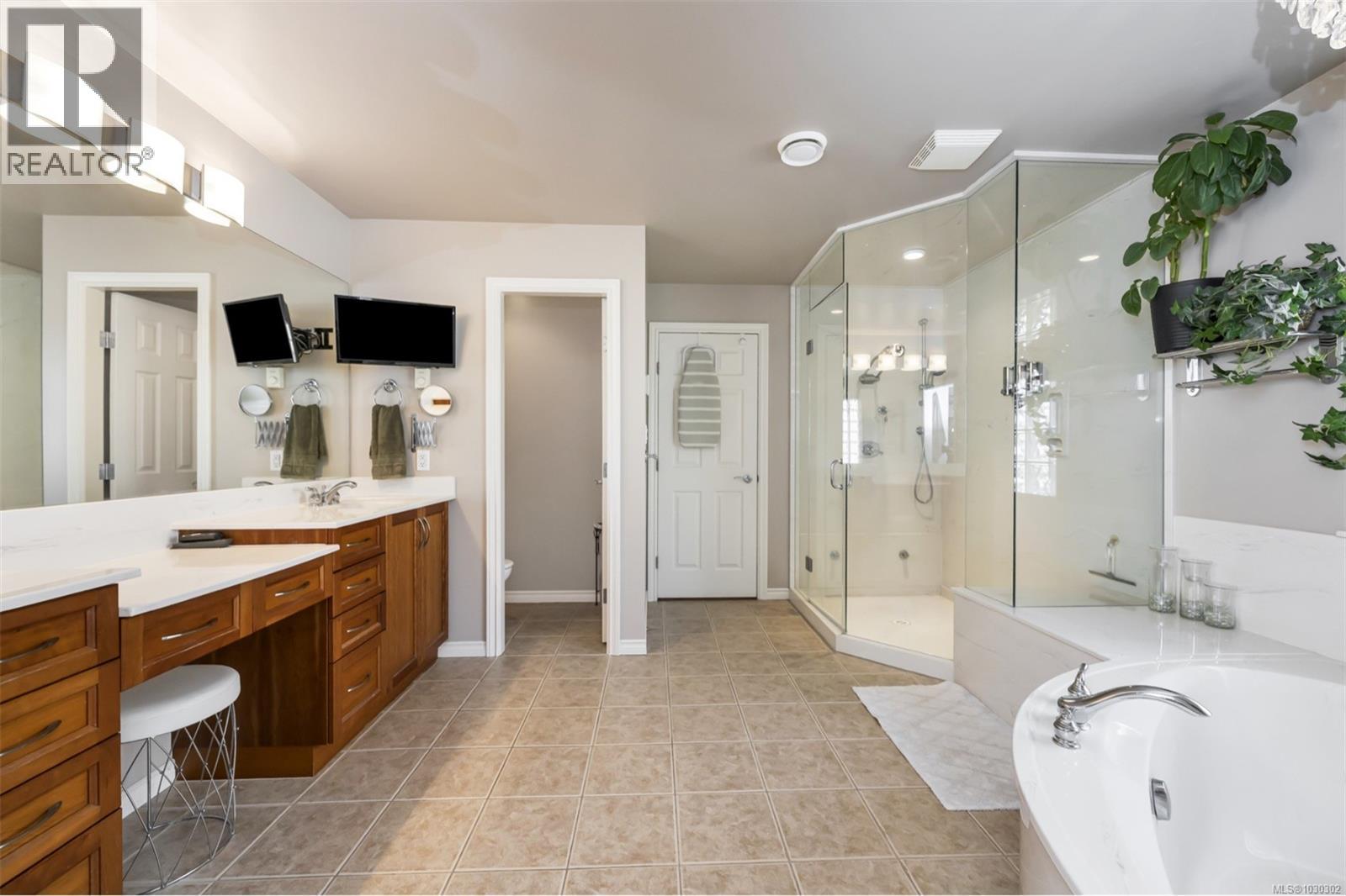 721 Country Club Dr - 11