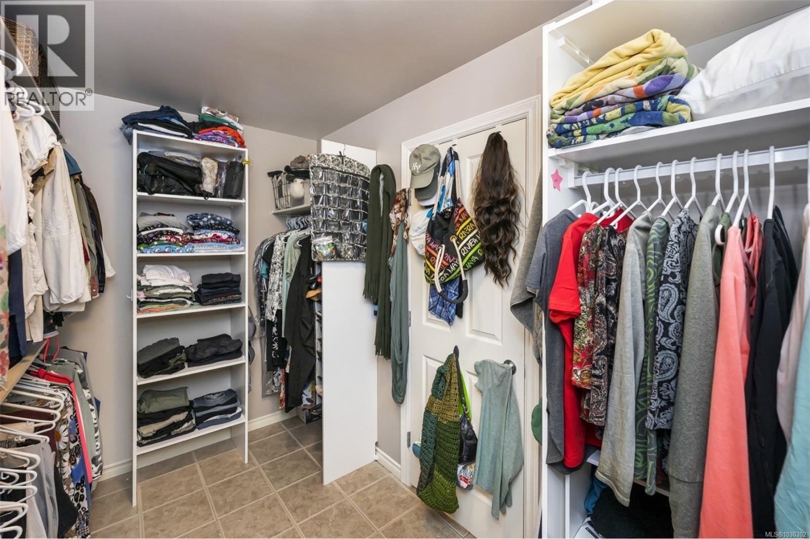 721 Country Club Dr - 77