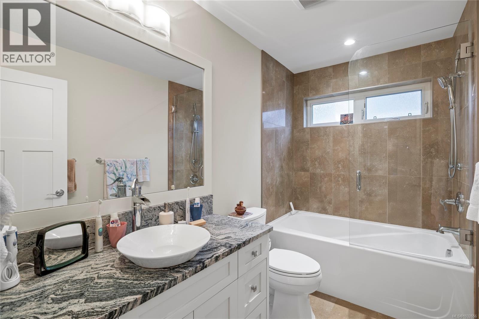 #42 5251 Island Hwy W - 17