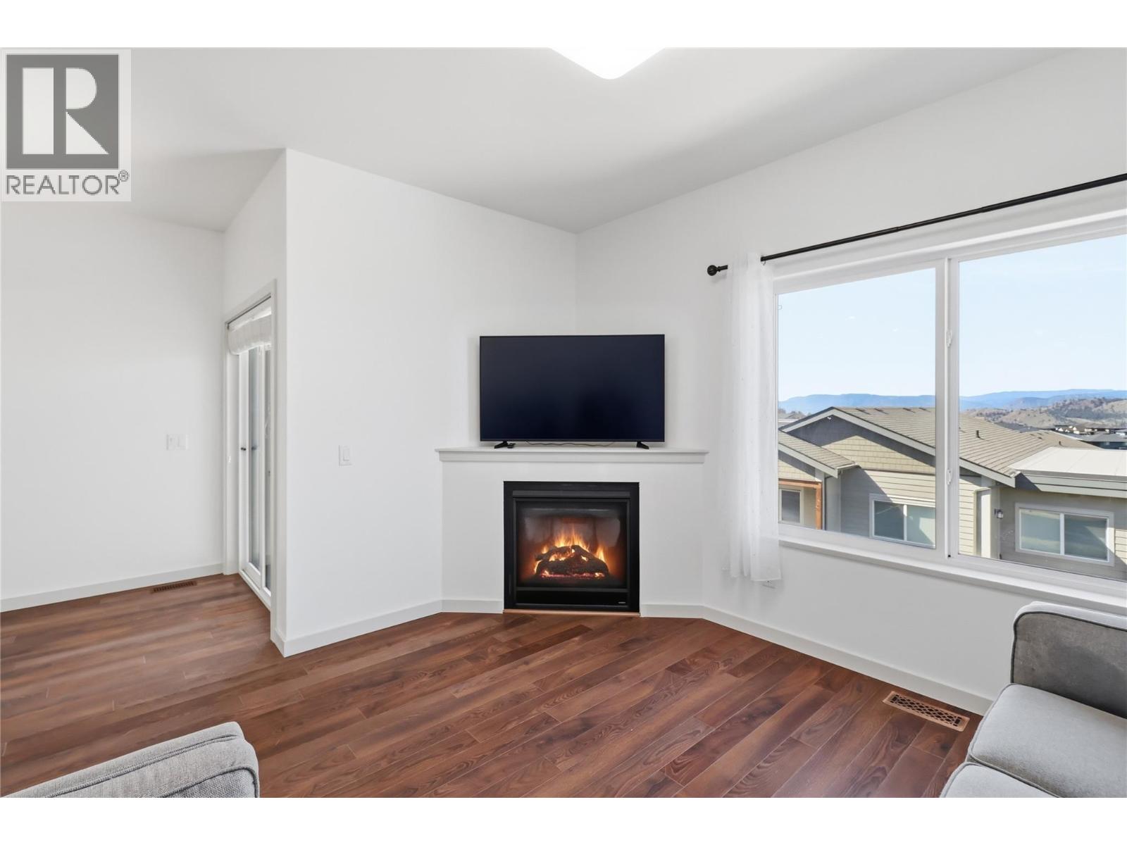 #18 1250 ABERDEEN DRIVE - 10