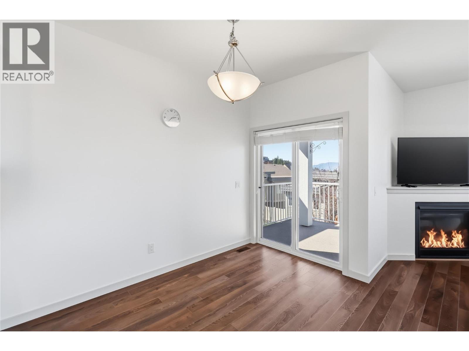 #18 1250 ABERDEEN DRIVE - 12