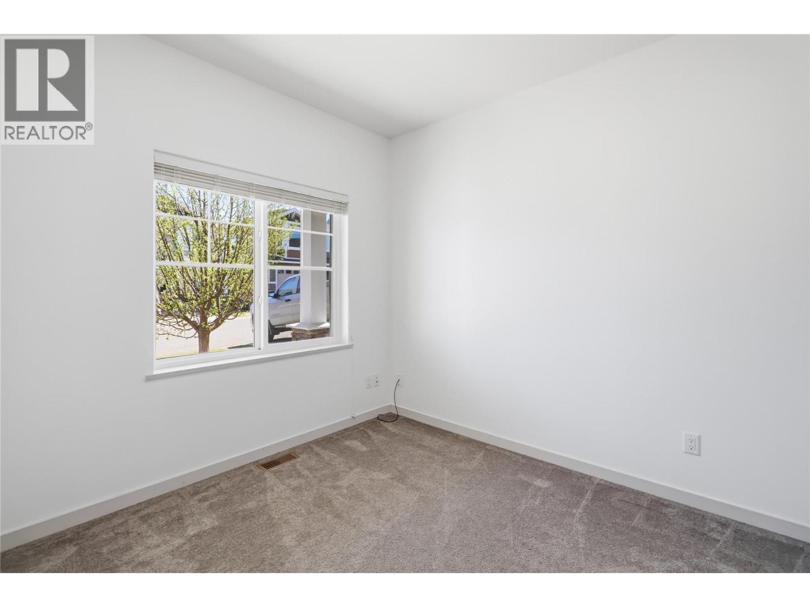 #18 1250 ABERDEEN DRIVE - 24