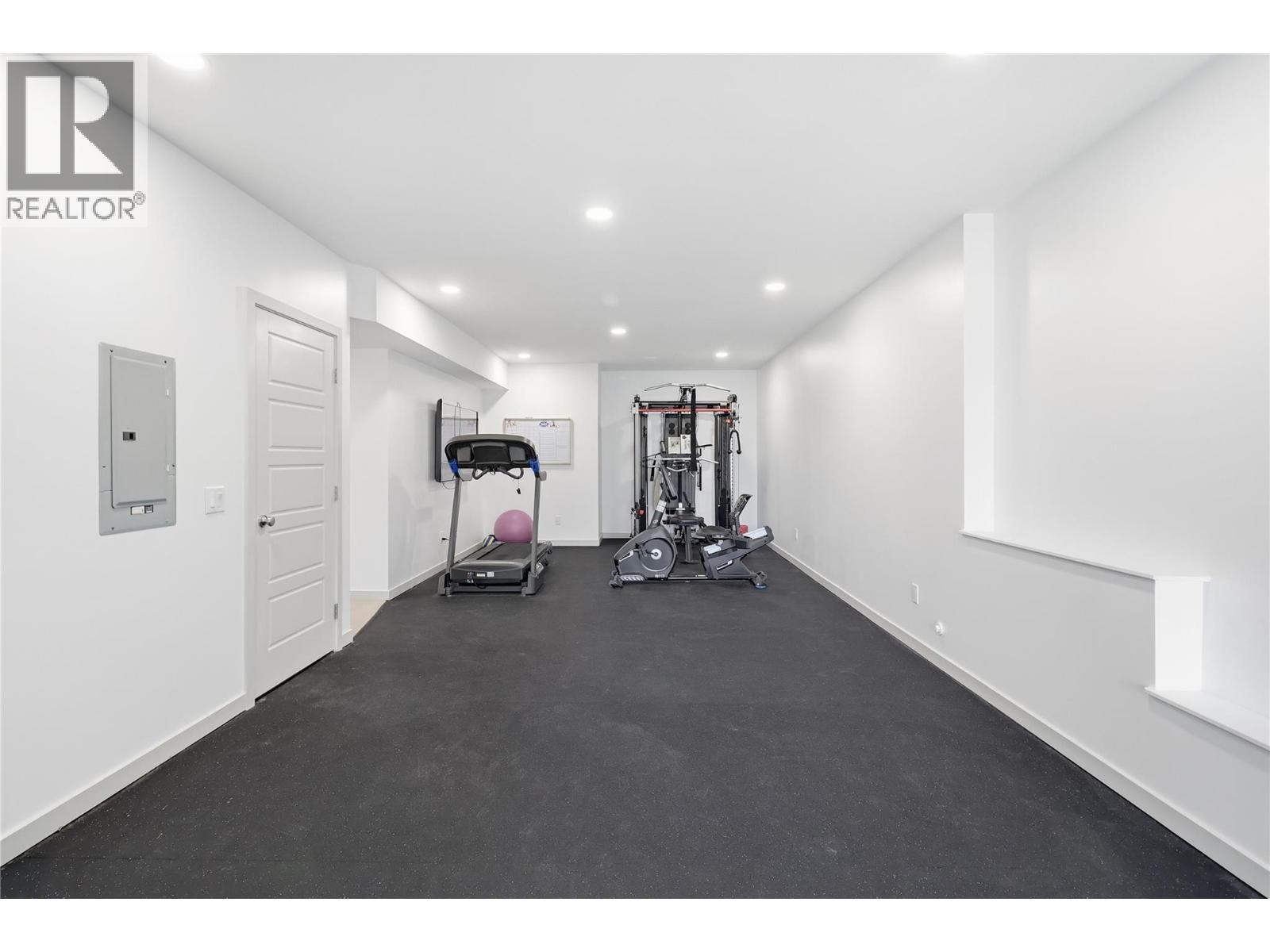 #18 1250 ABERDEEN DRIVE - 28