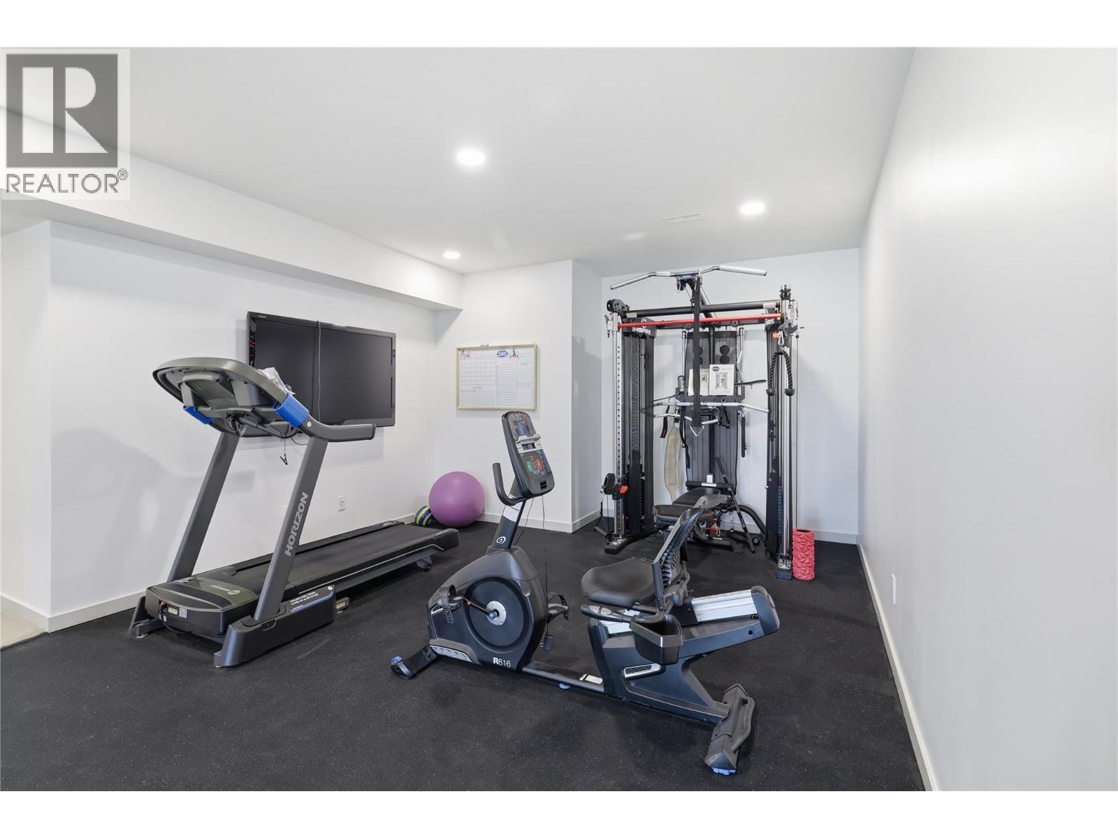 #18 1250 ABERDEEN DRIVE - 30